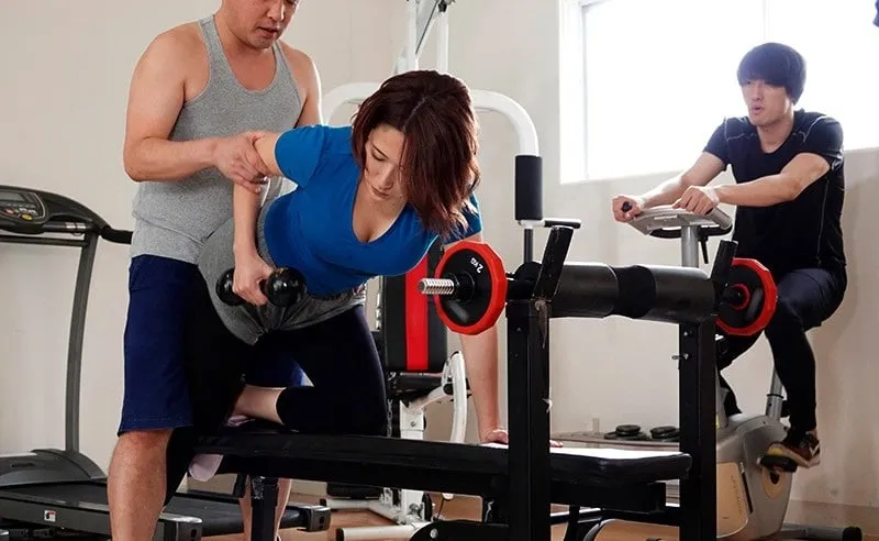 Người chồng phát hiện bà xã ngoại tình với huấn luyện viên thể hình